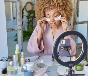 Chirurgie, jeux d'argent : les députés votent la loi qui encadrera les dérives des influenceurs